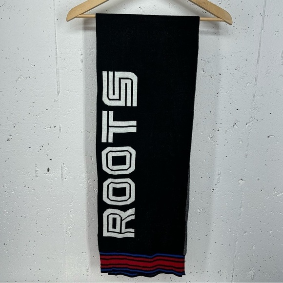 ROOTS Canada 1973 Black Blue Red White Scarf 11 x 67” - Picture 4 of 11